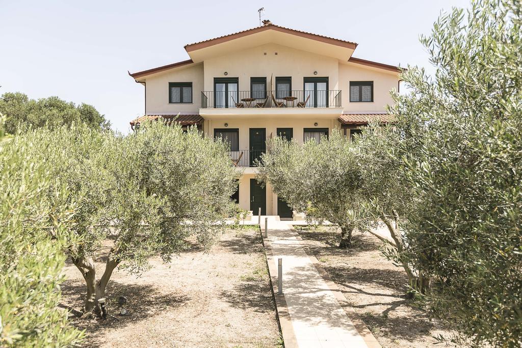 Olive Tree Apartments Fourka Exterior photo