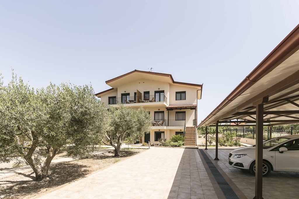 Olive Tree Apartments Fourka Exterior photo